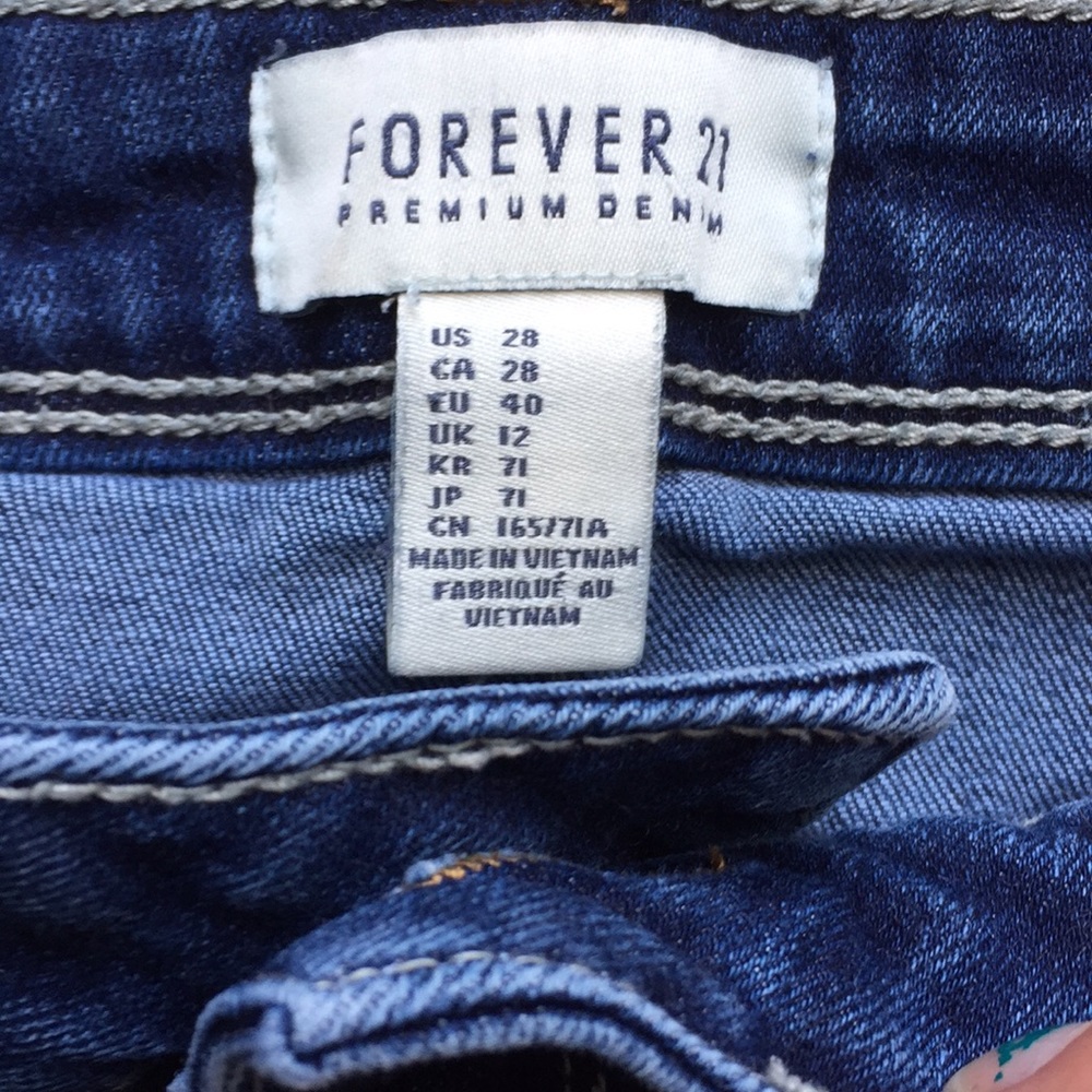 • Forever 21 • - Picture 3 of 5